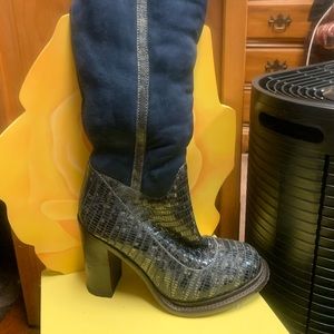 RARE pair of  UGGS  blue suede and snakeskin
PRICE IS FIRM